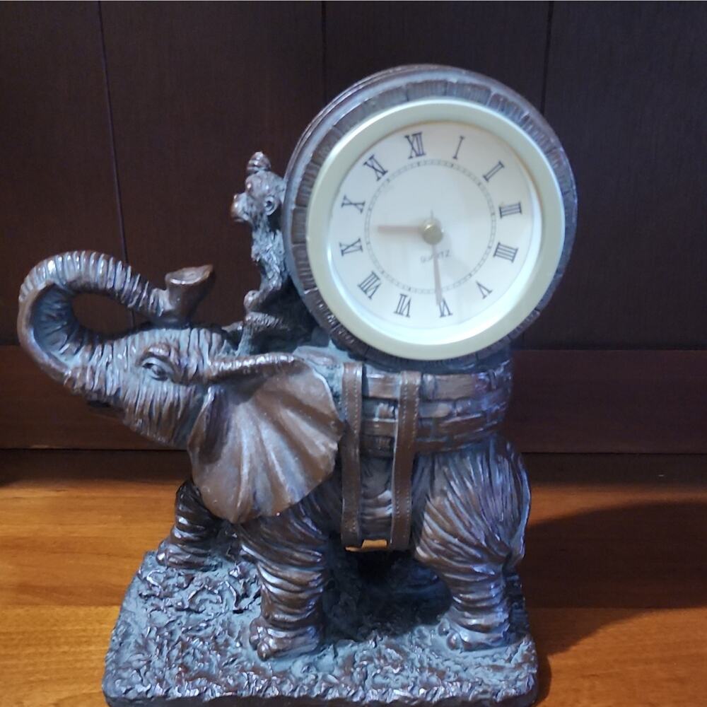 Quartz Resin Elephant Monkey Desk Clock Roman Numerals Vintage Animal Decor